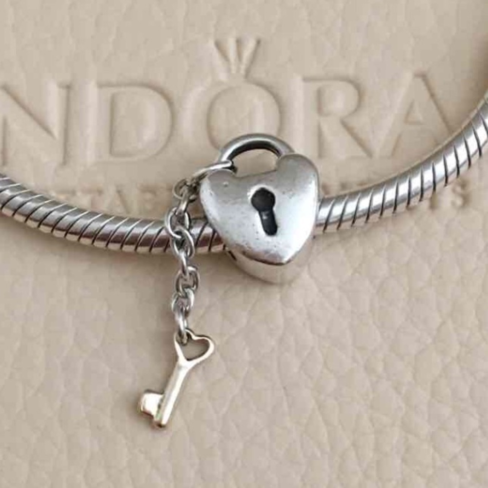 key to my heat PANDORA charm!!