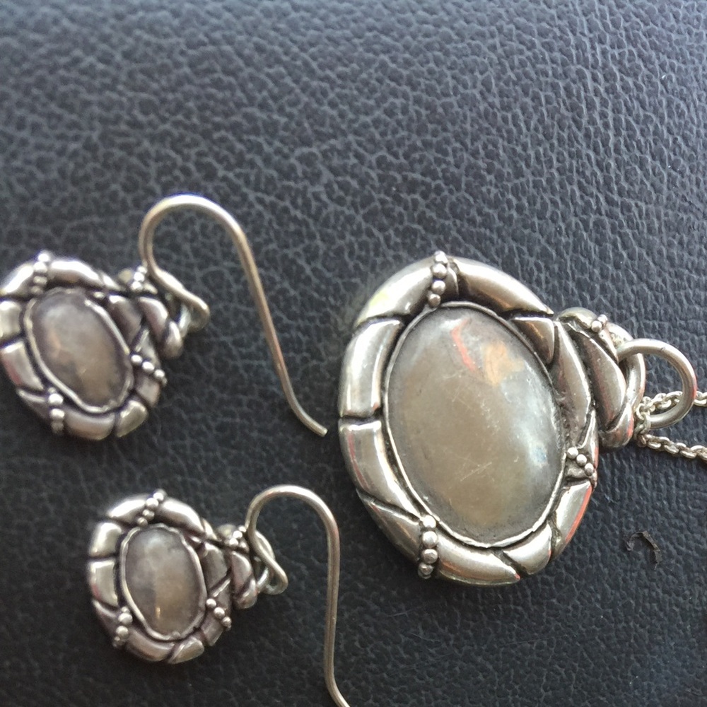 Necklace earrings set