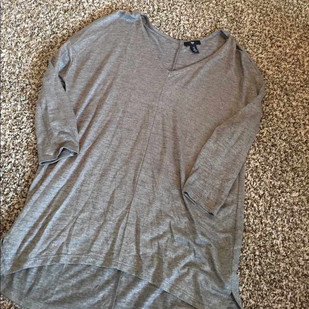 Gap flowy V neck