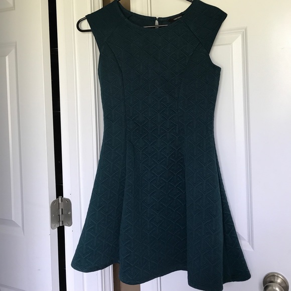 Bundle of 2 dresses - Picture 2 of 2