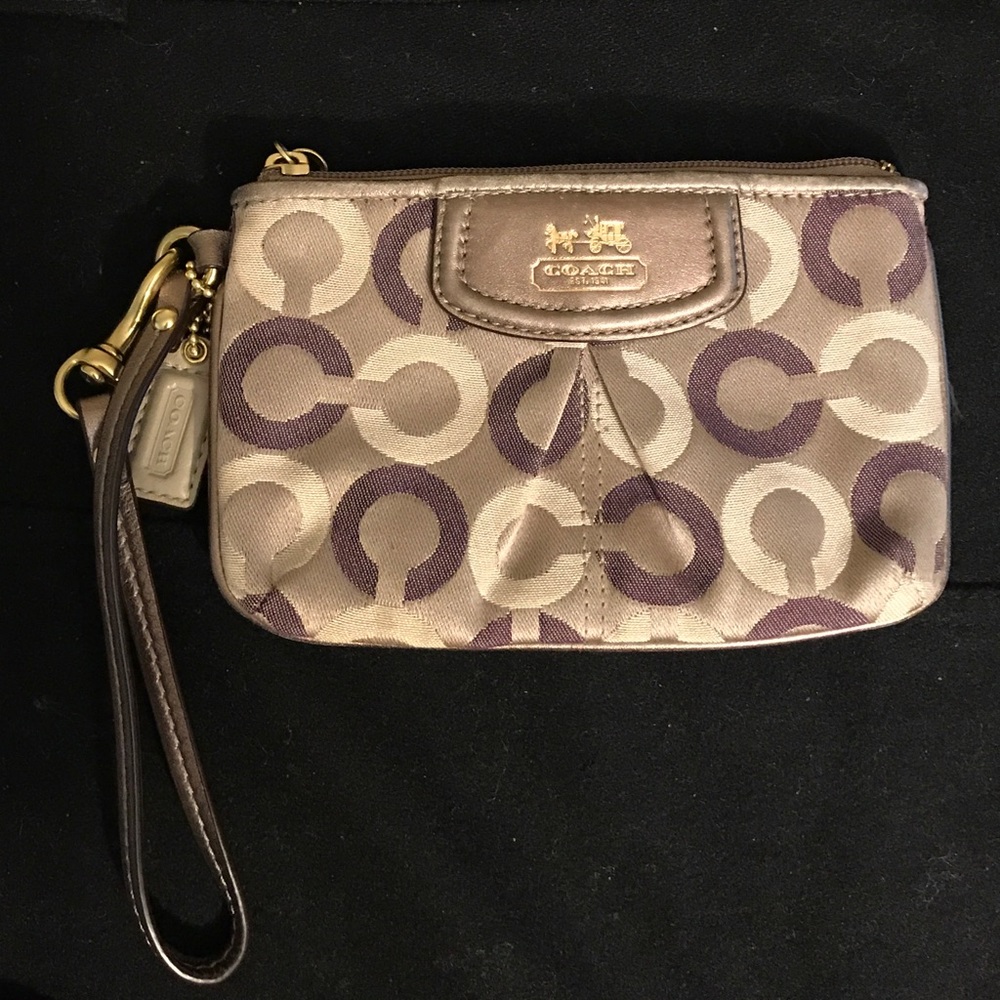 Cute Coach wristlet! Gold canvas! EUC!😍