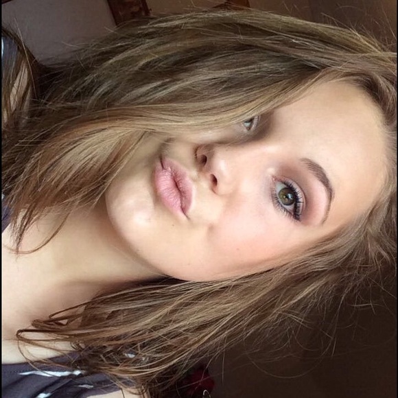 Meet your Posher, Aubrey - Picture 1 of 1