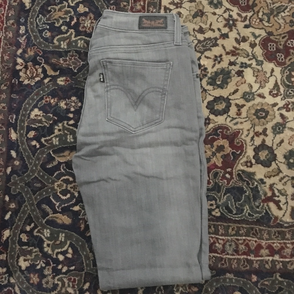 Grey Skinny Levi's