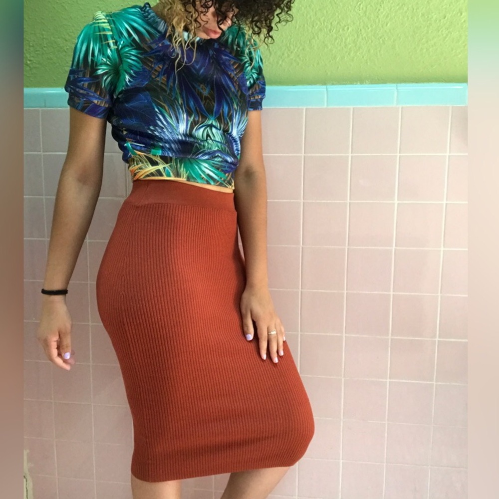 BN Without T H&M Midi Skirt 👗 XS but fits S