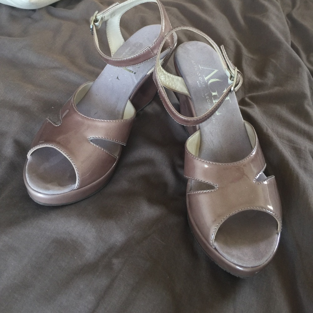AGL taupe patent leather wedges