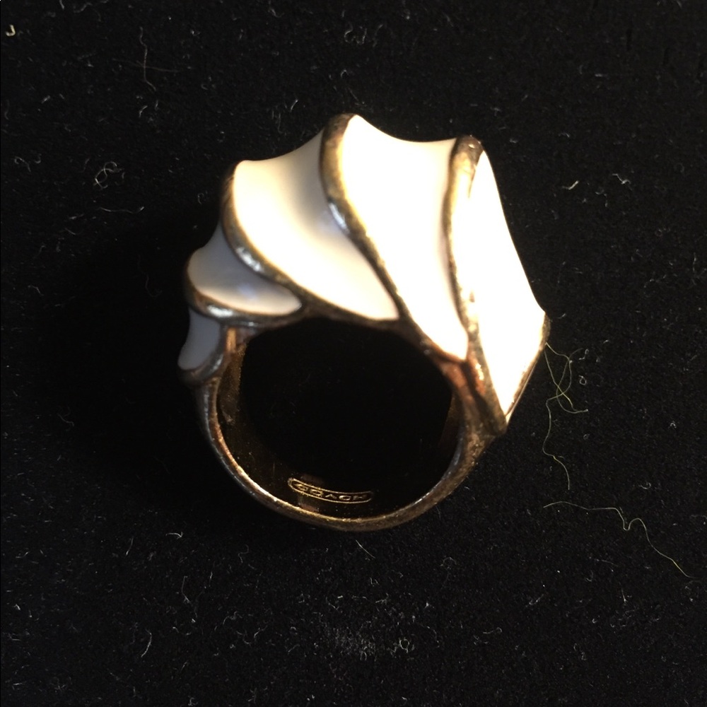 Coach shell ring