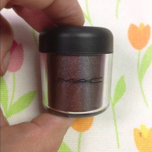 MAC pigment in blue brown plus bonus