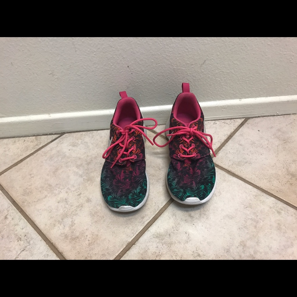 Nike Roshe Run Palm Tree Floral Print