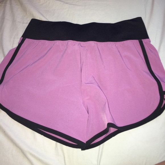 Vs pink running shorts - Picture 3 of 4