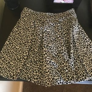 Leopard pleated skirt