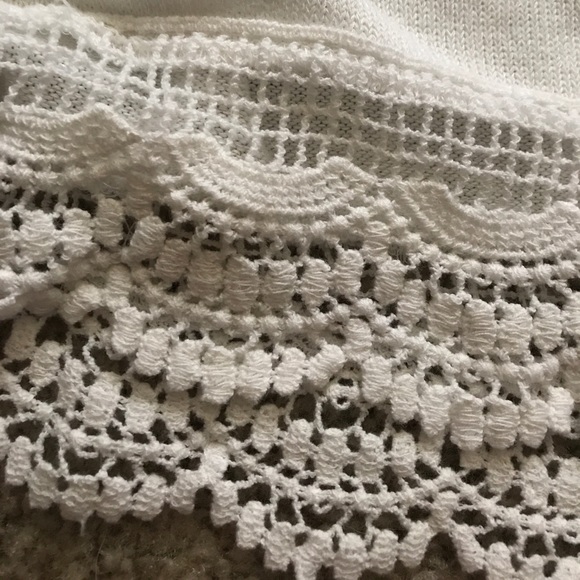 Crochet detailed sweater - Picture 2 of 2