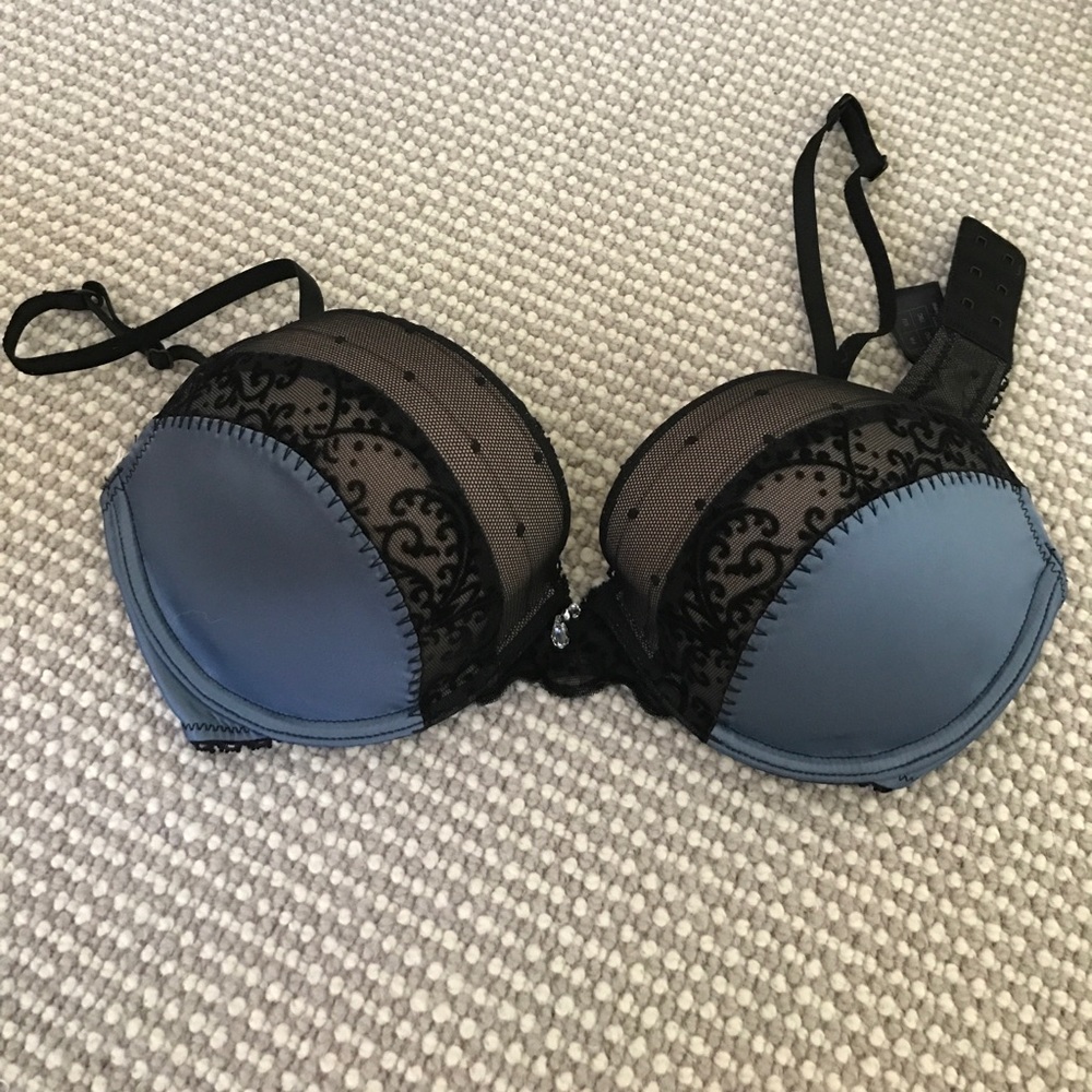 Blue and lacy bra with a jewel!