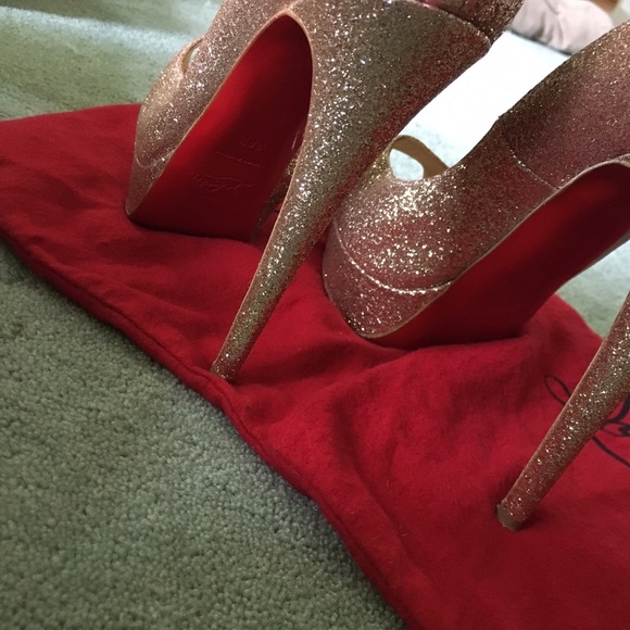 Christian Louboutin peep toe gold glitter heels - Picture 2 of 5