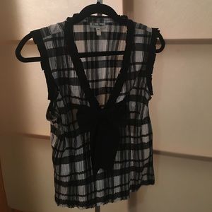 Black & white bow tie blouse! Super cute 💝