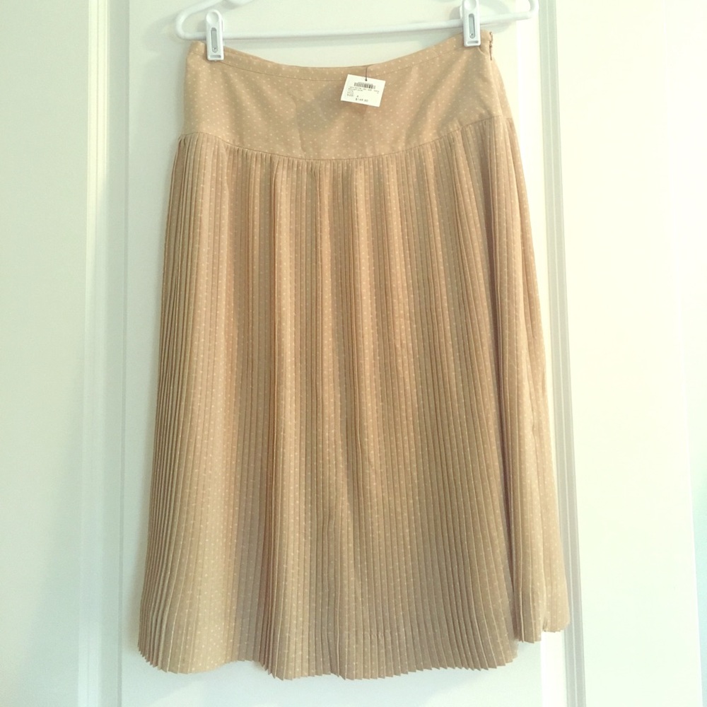Mid length skirt