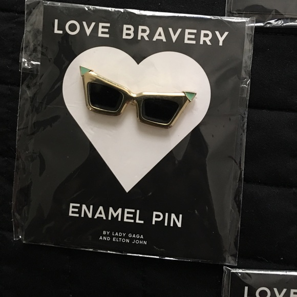 Enamel pins - Picture 2 of 4