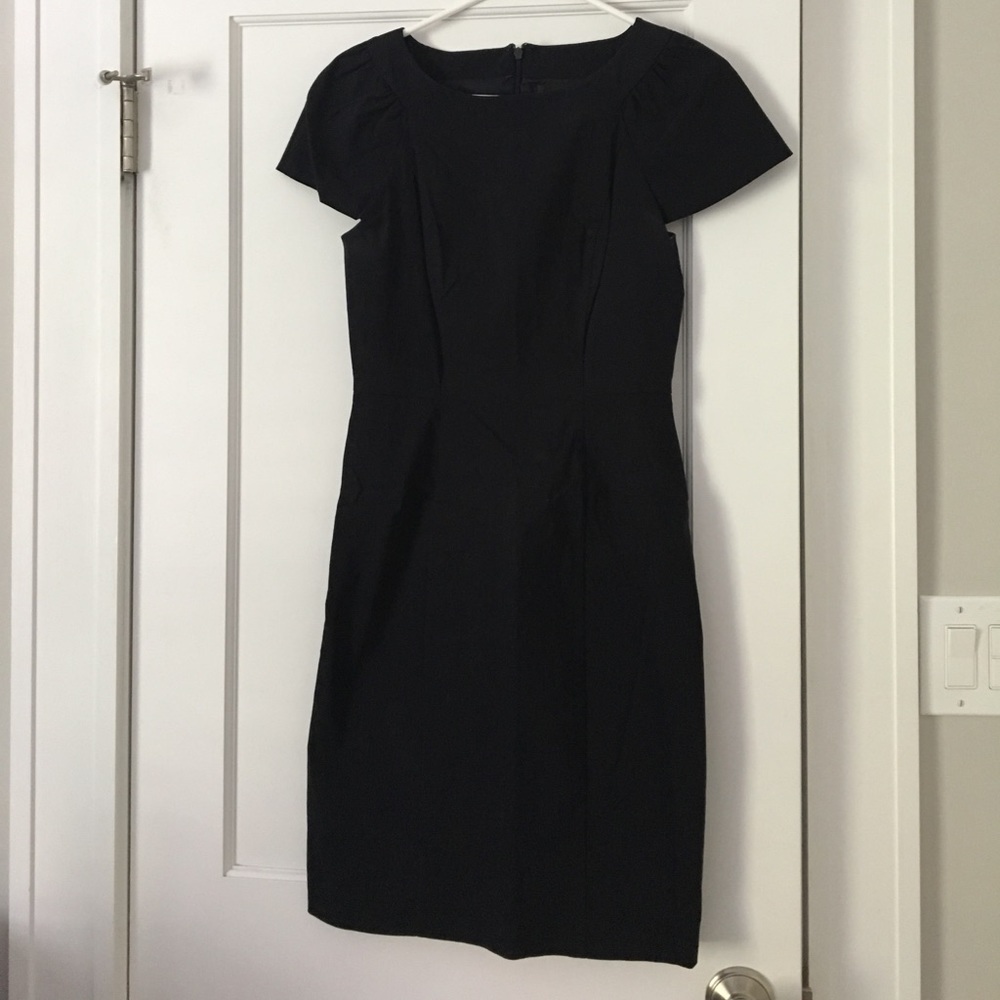 Adrianna Papell navy flutter sleeve sheath size 4