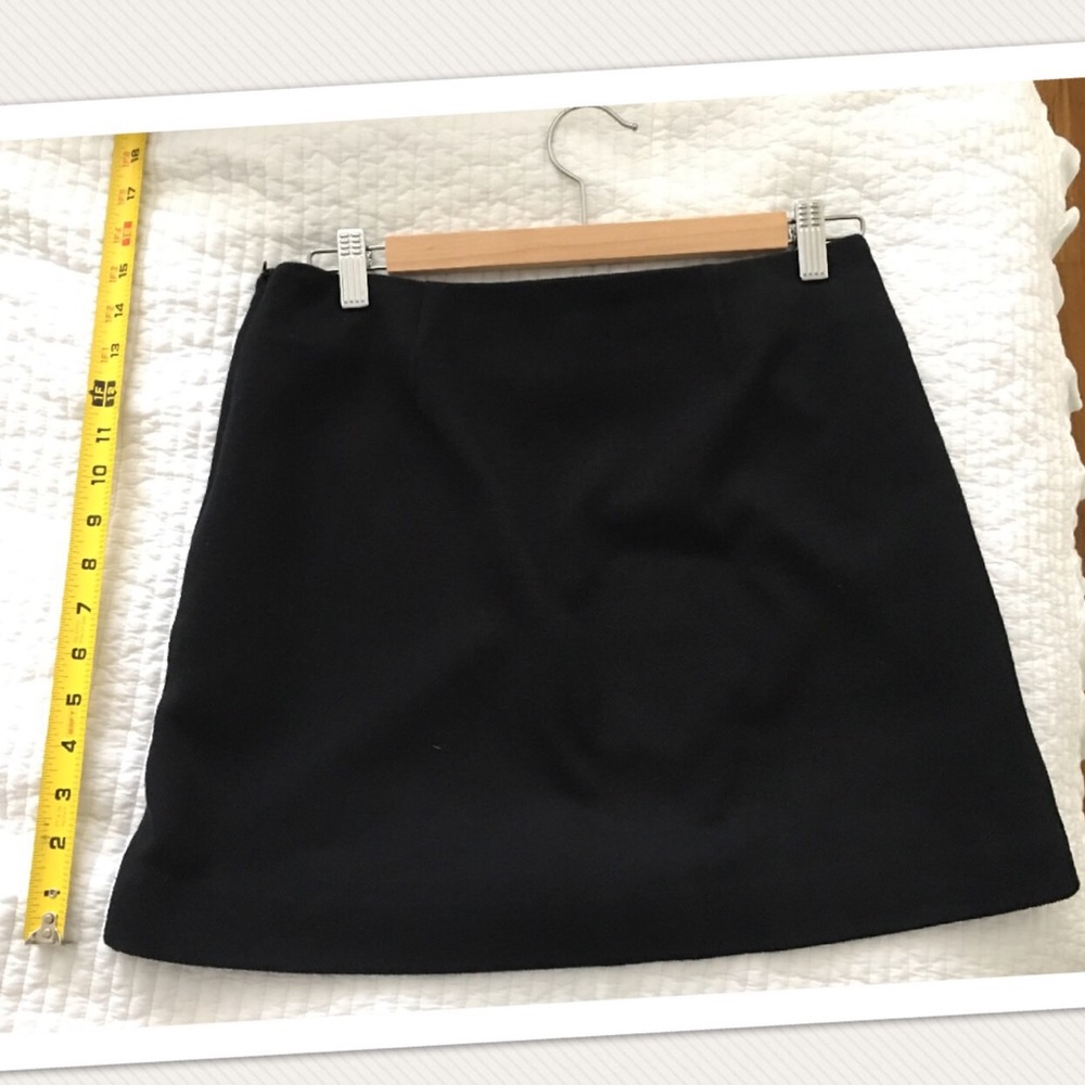 NWOT Gap black Mini Skirt with Zipper on Side