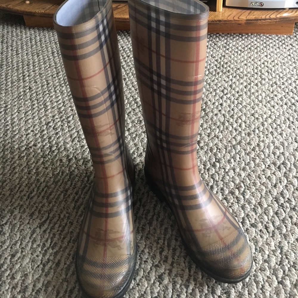AUTHENTIC BURBERRY RAINBOOTS