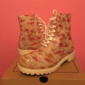 Brand New!!! Dirty Laundry Boots in flower white
