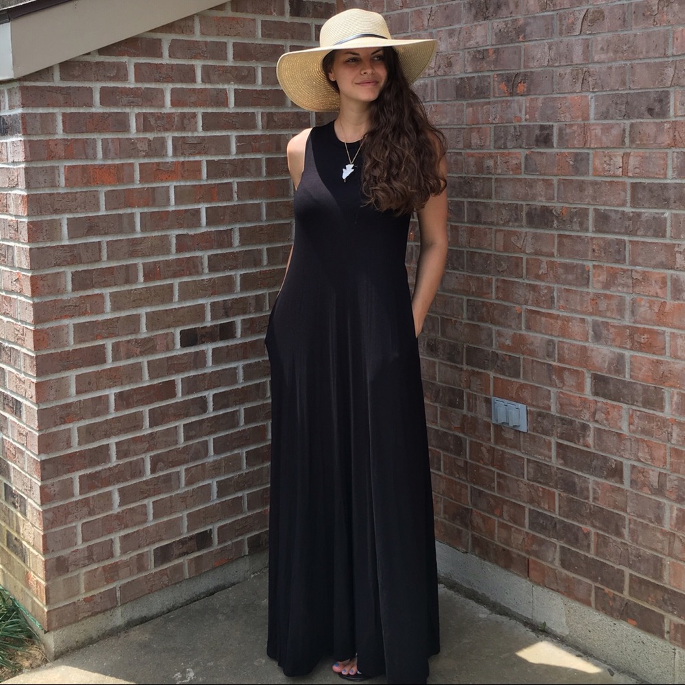 Infinity Raine Maxi Dress w/Pockets - Picture 2 of 6