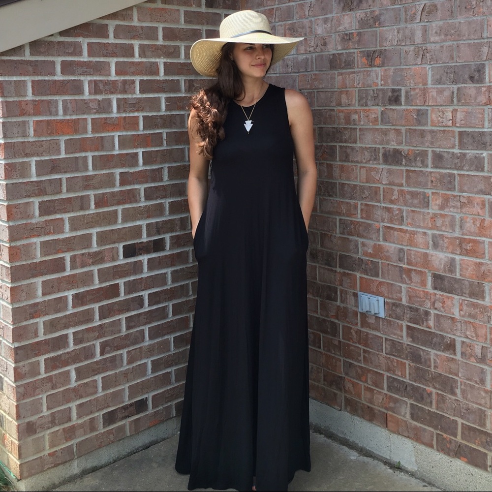 Infinity Raine Maxi Dress w/Pockets - Picture 4 of 6