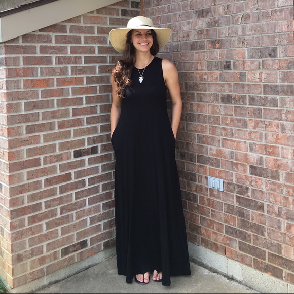 Infinity Raine Maxi Dress w/Pockets - Picture 3 of 6