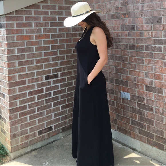 Infinity Raine Maxi Dress w/Pockets - Picture 5 of 6