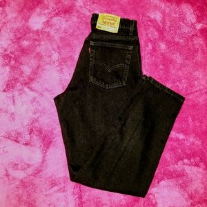 NWOT-Jet Black Levi's 550 Jeans!