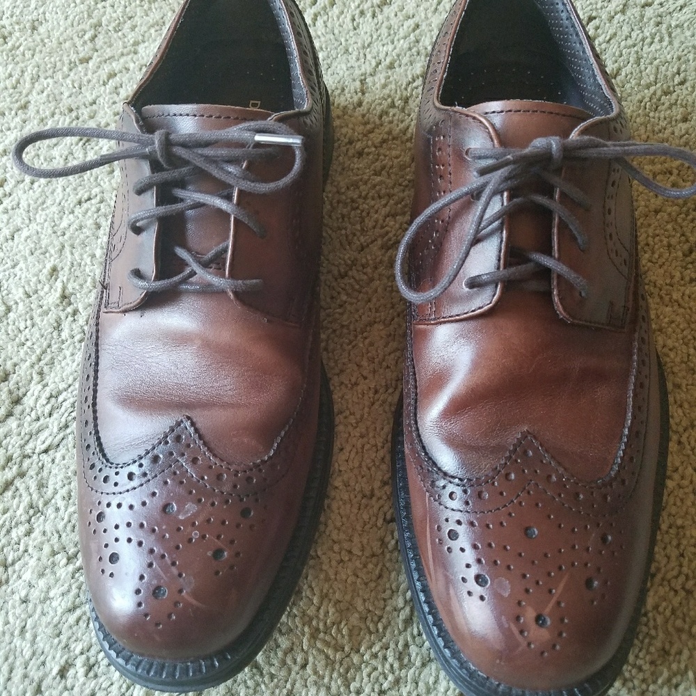 Dockers brown leather wingtips
