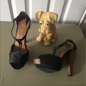 Retro-Style Platform T-strap heels