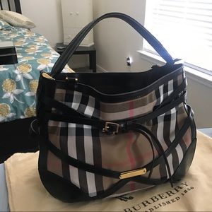 Authentic Burberry Dutton Hobo in excellent condtn