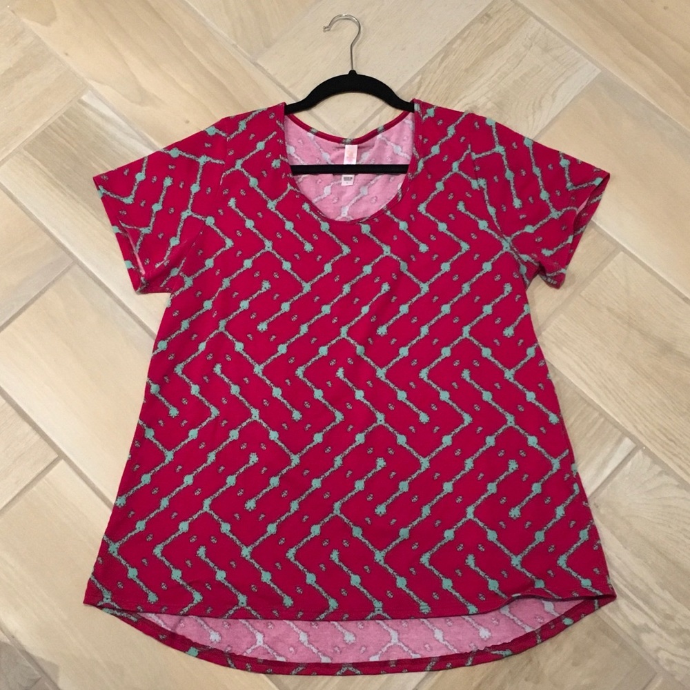 LuLaRoe Classic Tee BNWOT Size Large