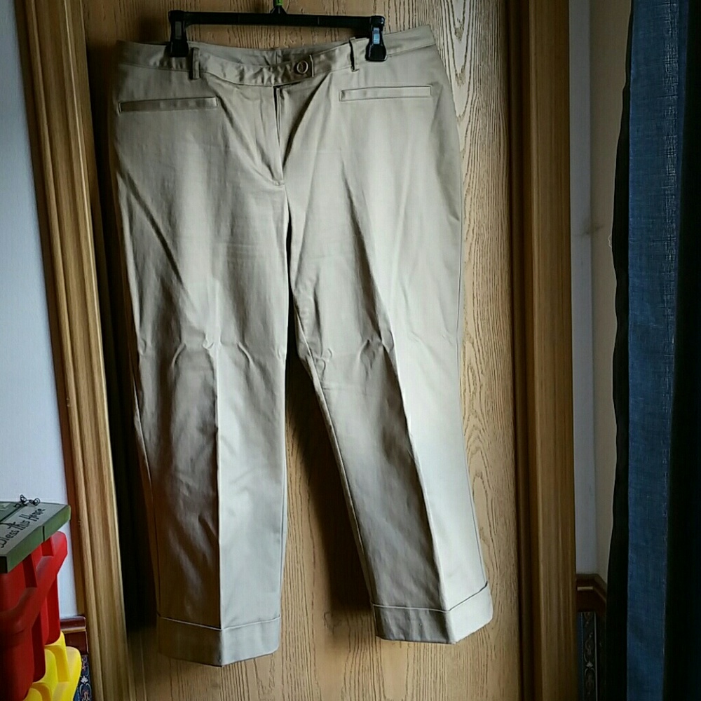 Worthington khaki sateen cropped pants