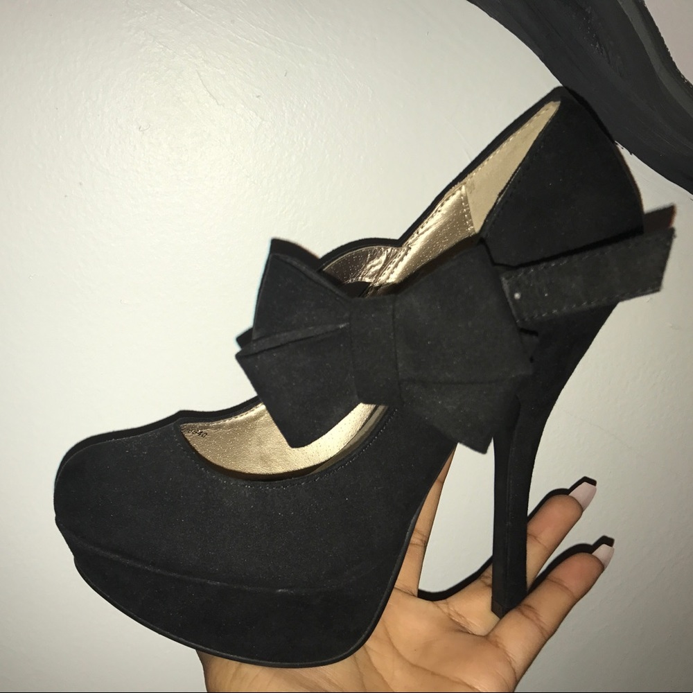Black heels with big bow