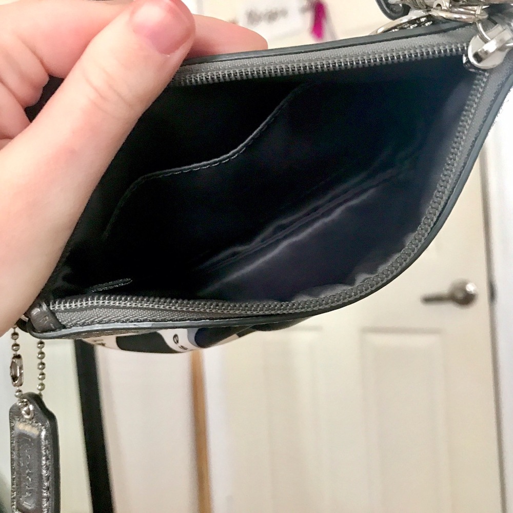 NWOT Coach Wristlet - Picture 4 of 4