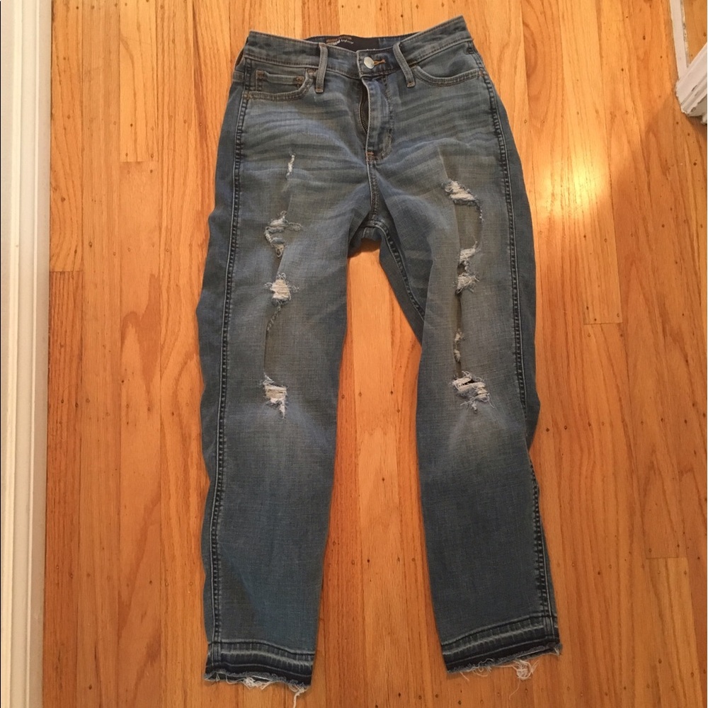 Hollister boyfriend jeans!