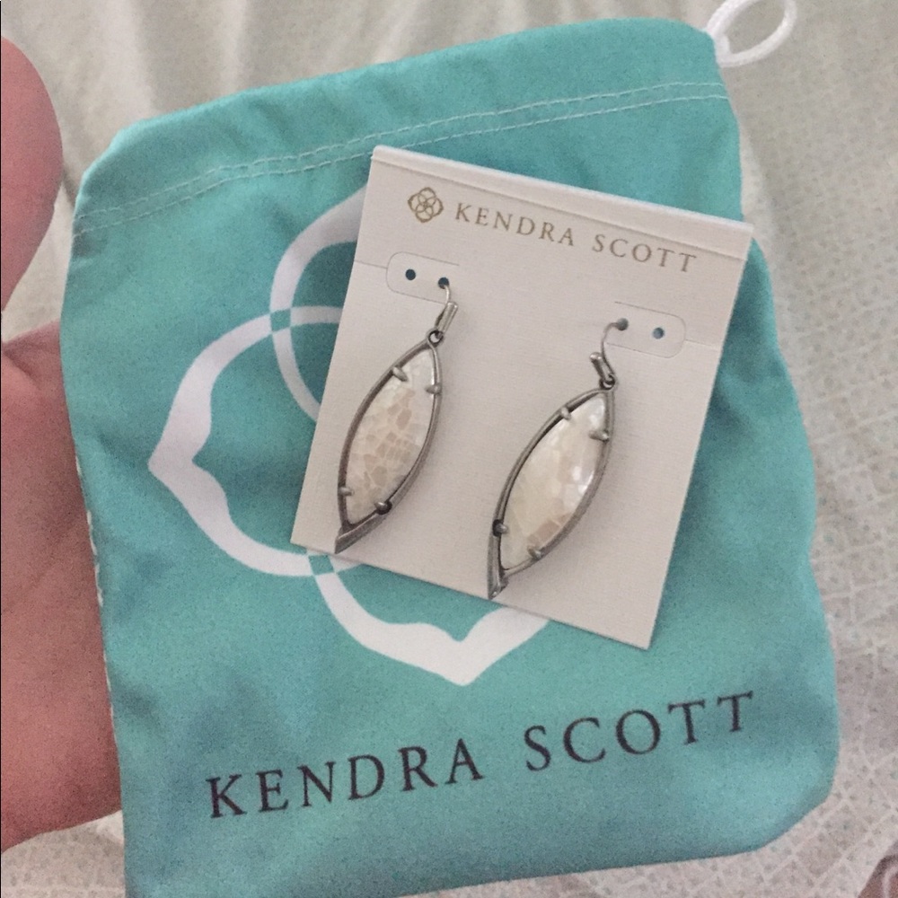 NWT Kendra Scott earrings