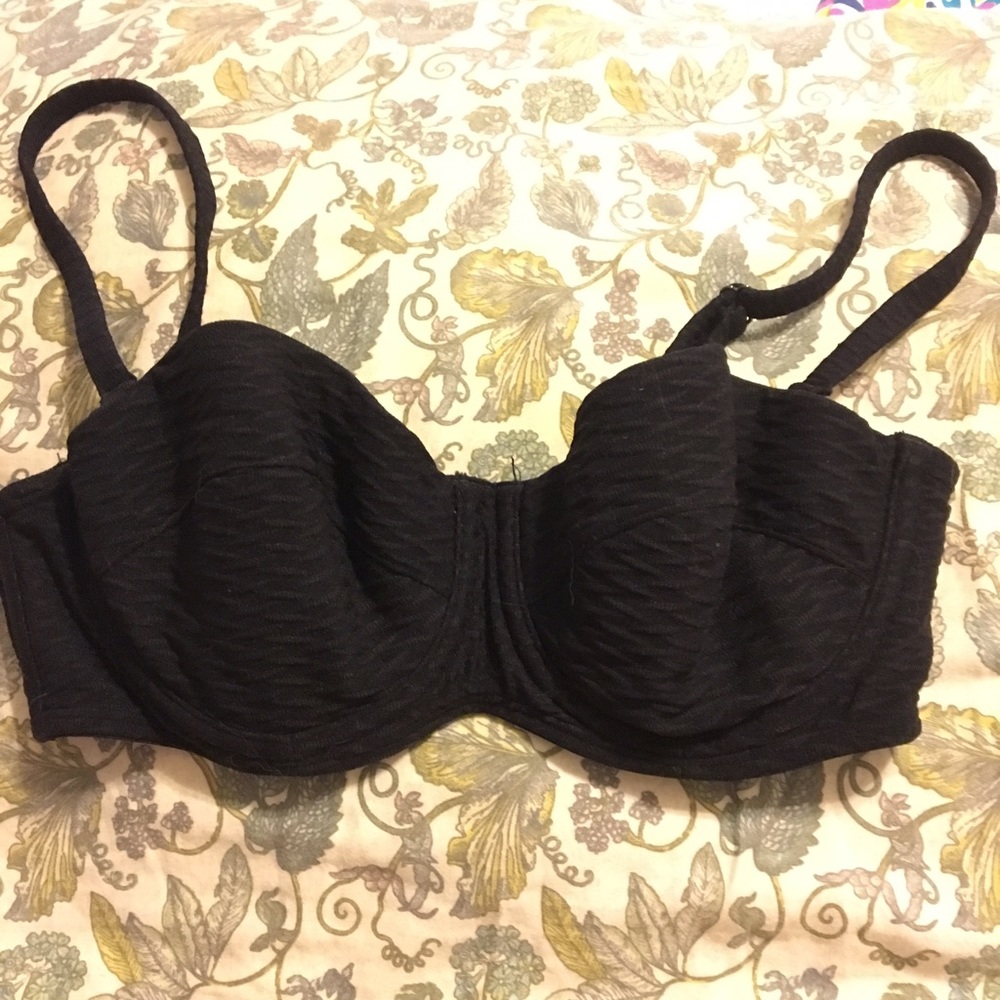 H&M Textured Underwire Bathing Suit Top