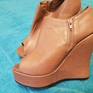 Tan Wedges