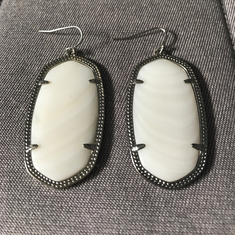 Kendra Scott Danielle white pearl earrings