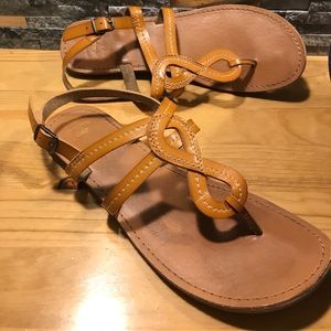 Dump run today. Buy now. Brown leather GAP sandals