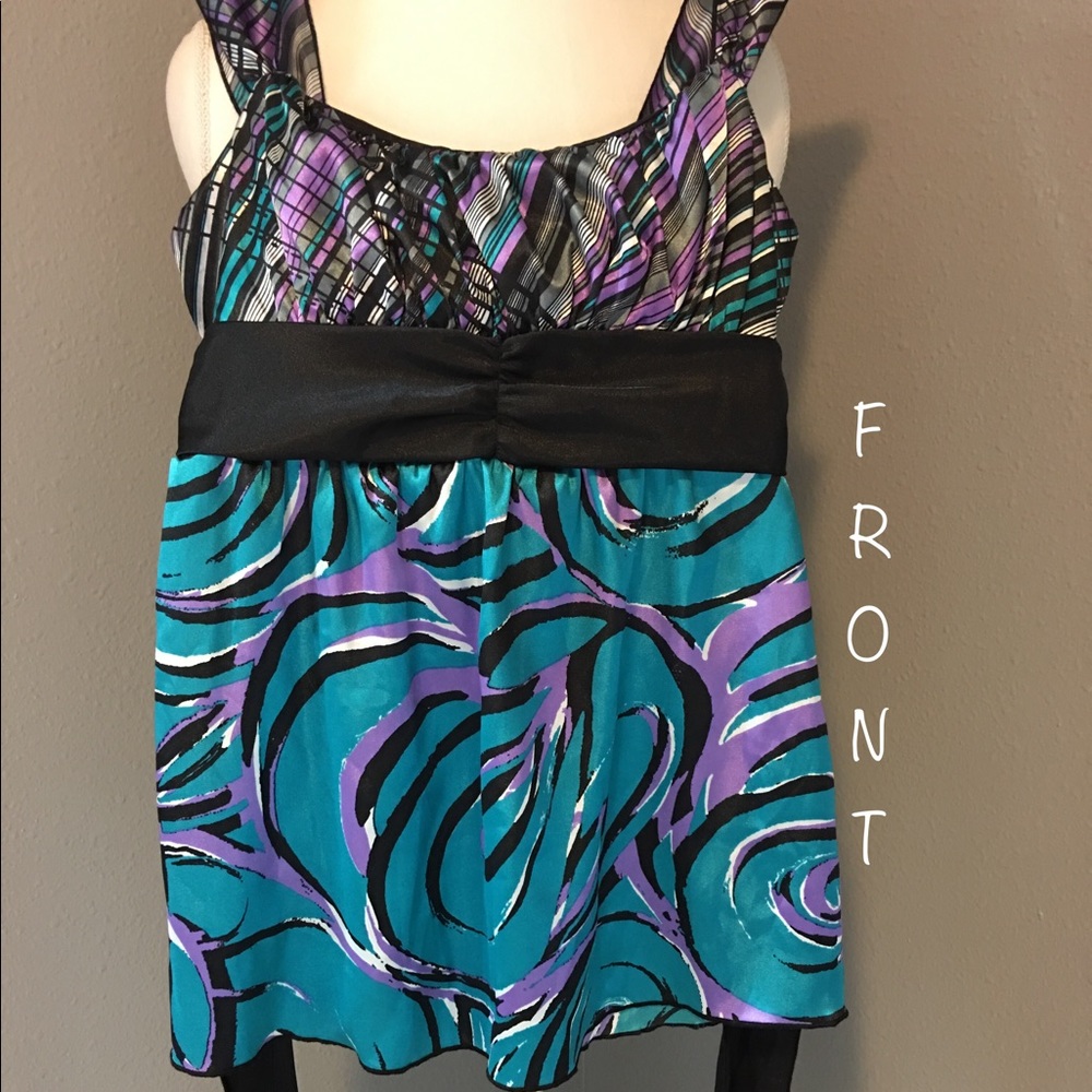 💎Speeckless top• Med• cute tied in the back💎