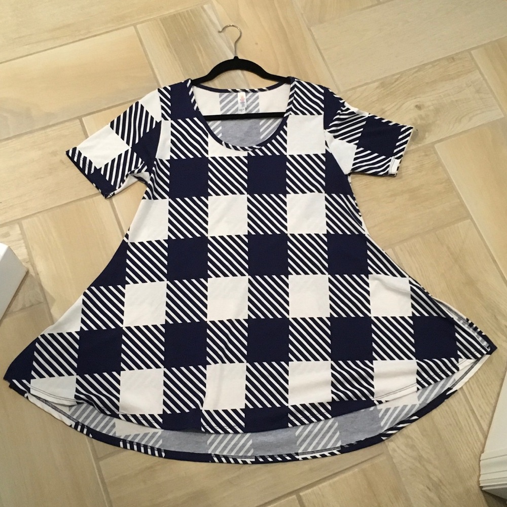 LuLaRoe Perfect Tee Size Small