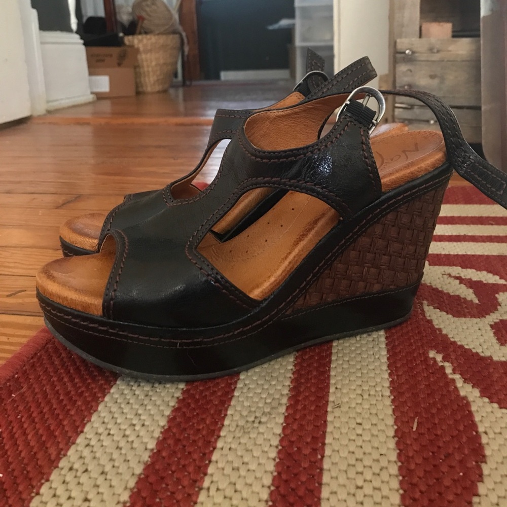 Naya Black Wedges
