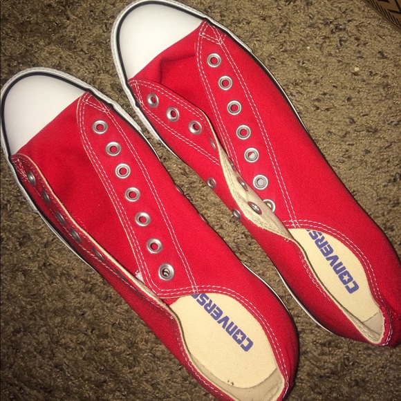 Red converse - Picture 4 of 4