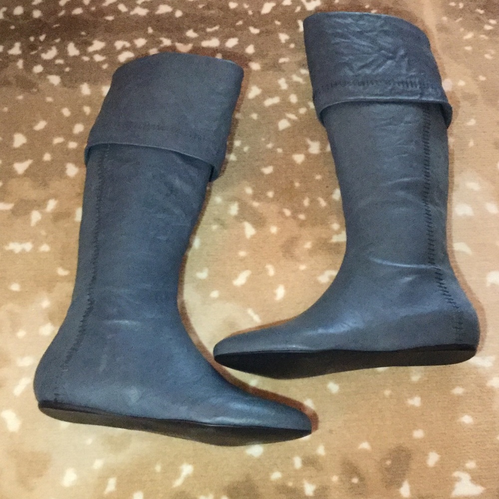 Brand new never worn. Beautiful grey boots.