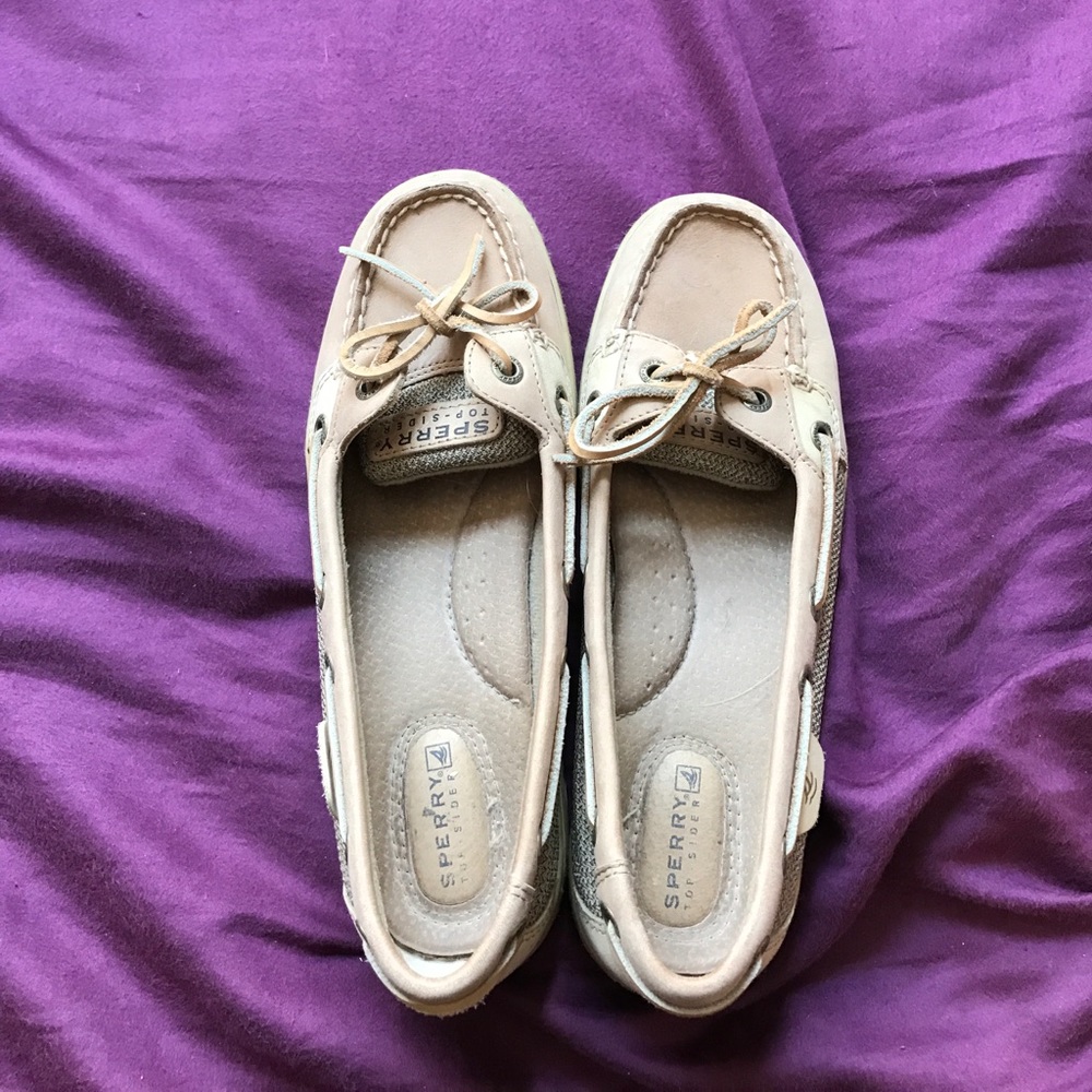 Tan sperry size 7