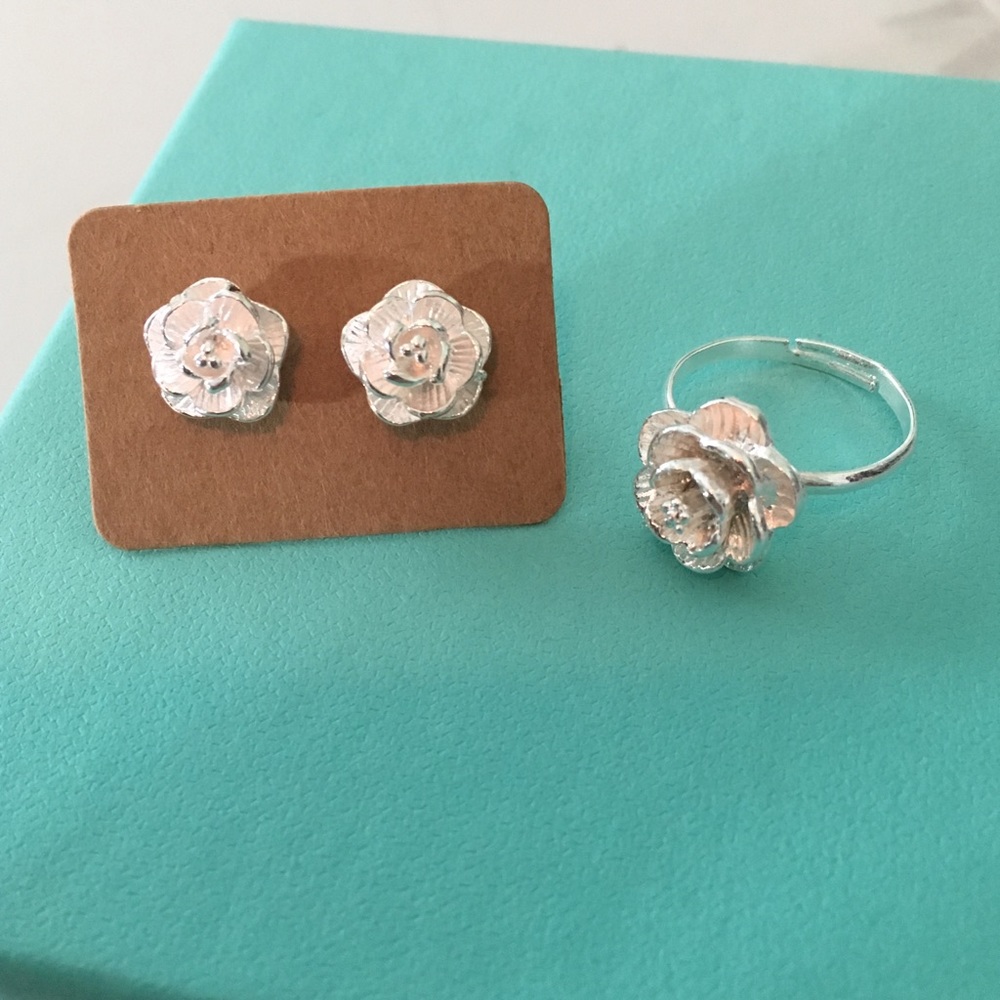 💕 Silver Flower Blossom Ring & Earring Set