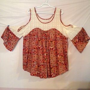 Ladies 2XL UMGEE Boutique top cold shoulder NWT!